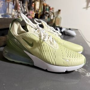 Nike 270
